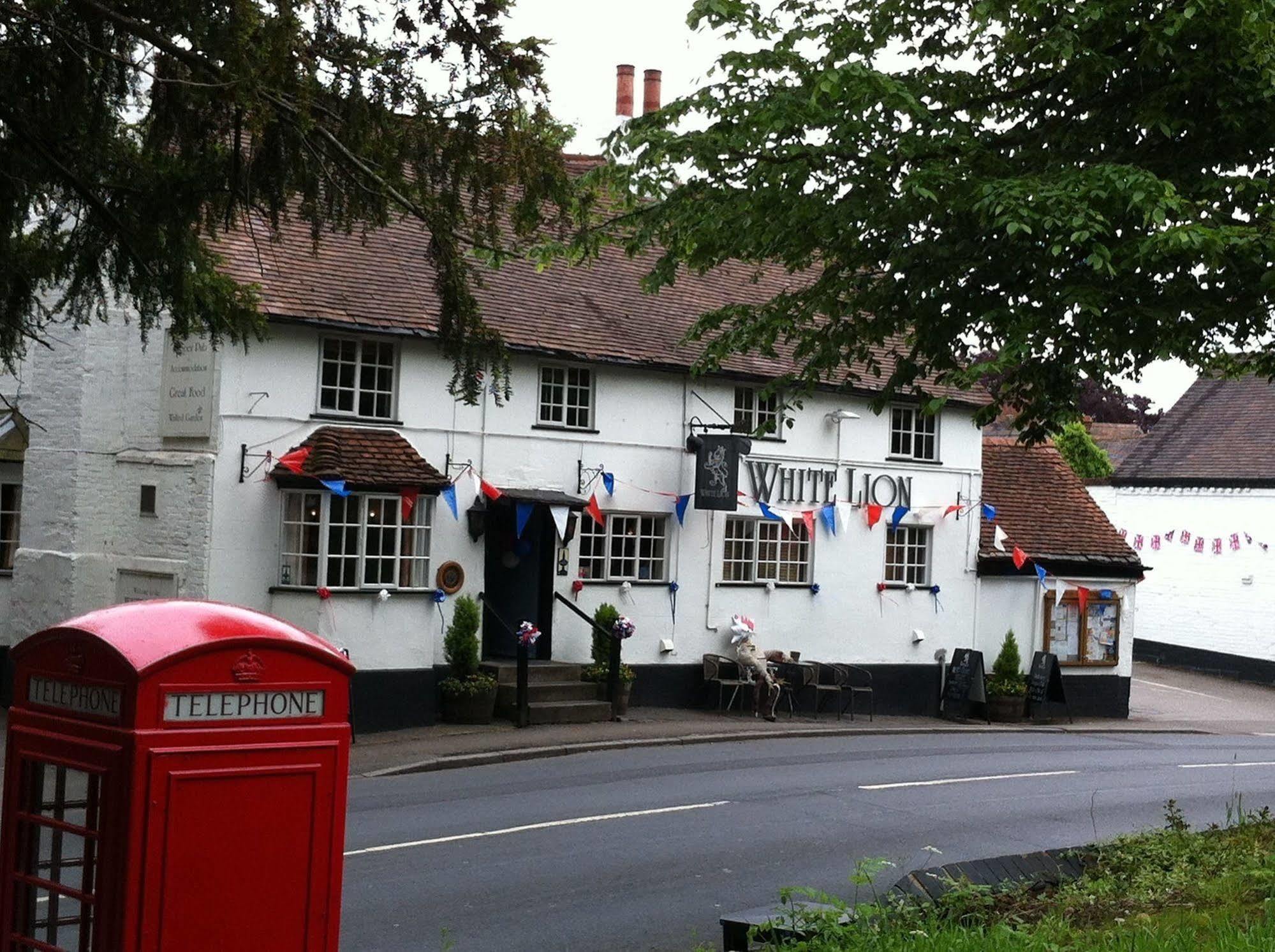 The White Lion Inn Хамптън ин Арден Екстериор снимка